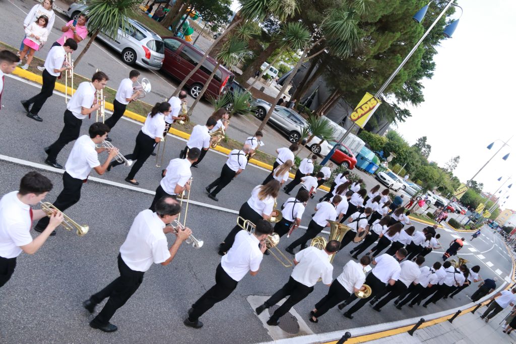 El Festival de Bandas en Salceda de Caselas es uno de los eventos más importantes del año. Las bandas locales y regionales se reúnen para ofrecer un día de música y cultura a todos los asistentes.