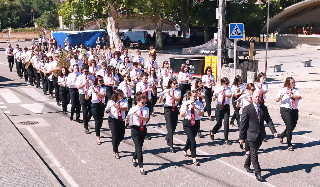 La tradicional Festa da Virxe das Dores en Parderrubias, Salceda, contará con un emotivo concierto en honor a la Virgen. Música y devoción se unen en esta festividad religiosa de gran significado para la comunidad local.